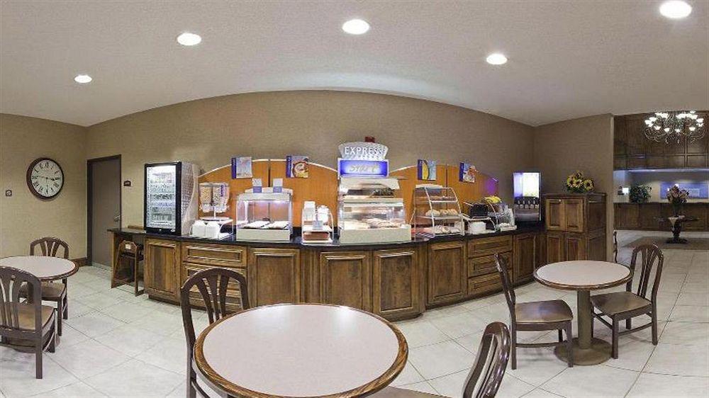 Holiday Inn Express Hotel Kansas City - Bonner Springs By Ihg Kültér fotó