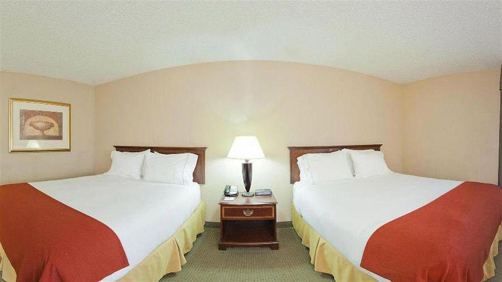 Holiday Inn Express Hotel Kansas City - Bonner Springs By Ihg Kültér fotó