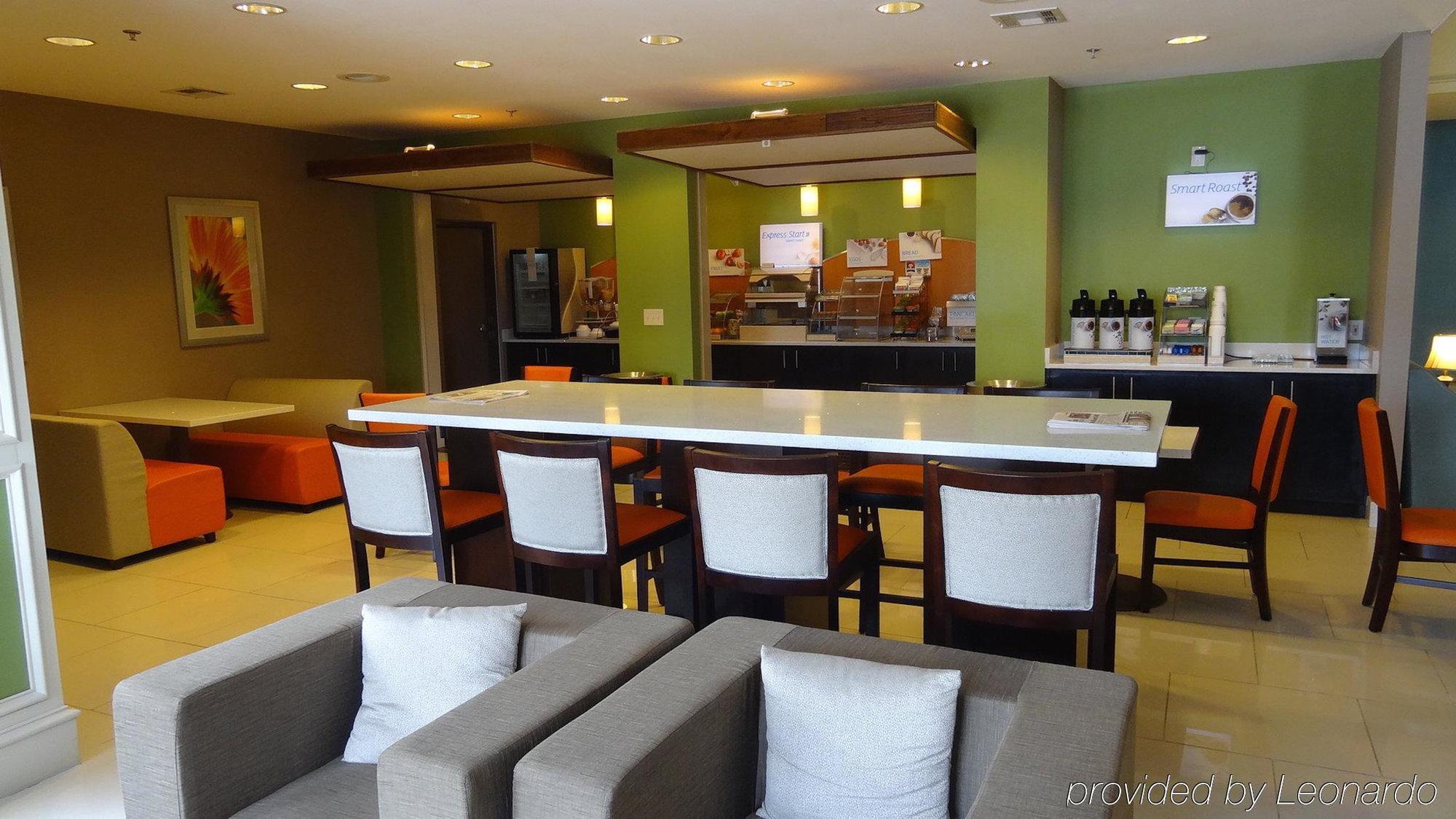 Holiday Inn Express Hotel Kansas City - Bonner Springs By Ihg Kültér fotó
