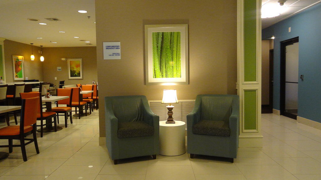 Holiday Inn Express Hotel Kansas City - Bonner Springs By Ihg Kültér fotó